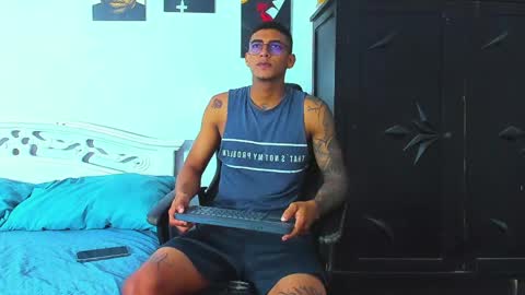 oliver_smith_2 online show from May 29, 1:43 pm