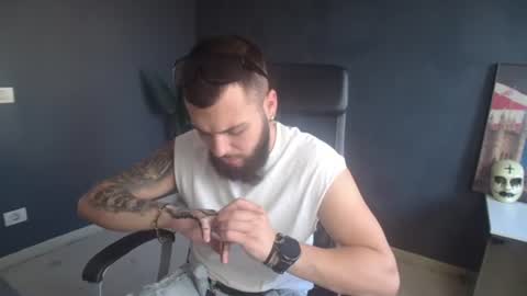 OscarWills online show from July 19, 4:29 am