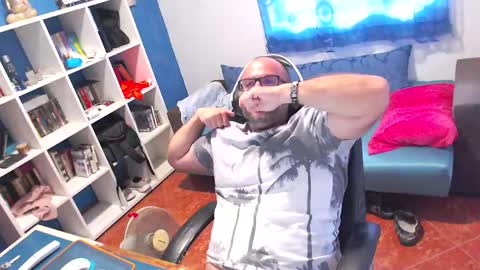 ravingr3d3 online show from June 3, 4:12 pm
