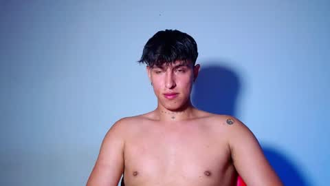 rowanboy23 online show from May 5, 1:18 am