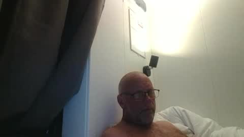 sandnesrune523 online show from April 19, 6:32 pm