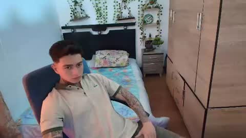 santi_ss online show from July 10, 3:15 pm