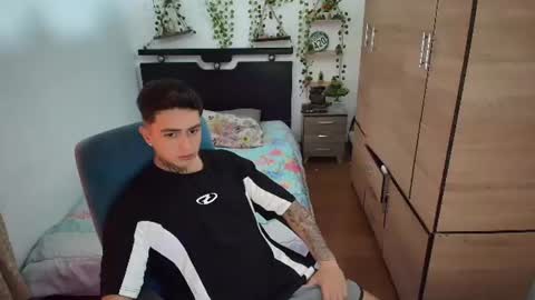 santi_ss online show from July 11, 5:04 pm