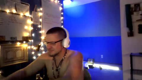 shortmel online show from May 12, 7:39 am