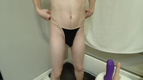 skinnytoy69 online show from December 22, 3:33 am