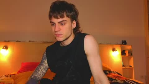 Gus online show from June 1, 10:10 pm