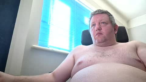 smallone19832 online show from July 25, 8:11 am
