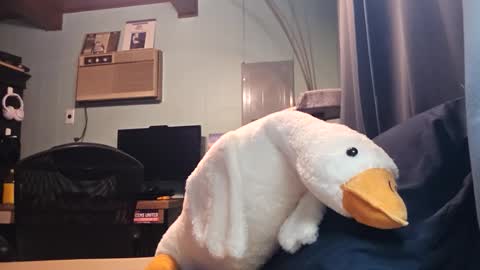 Snackyyyy online show from April 8, 12:44 am