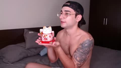 Alex   online show from May 7, 3:06 am