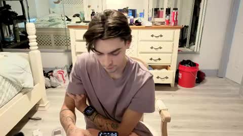 str8whiteboy21 online show from May 18, 6:23 pm