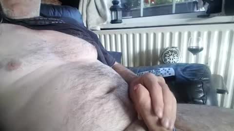stud_1975 online show from August 2, 7:39 am