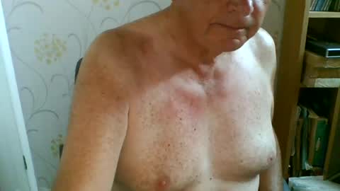 suffolkboy4 online show from July 14, 6:58 pm
