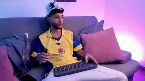 ThiagoFerreti online show from July 4, 4:04 am