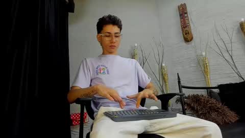 ThomasJones   online show from February 24, 11:21 am