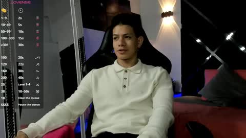 tony_petrov online show from May 30, 7:19 am