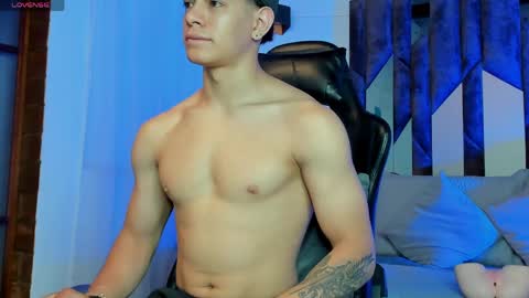 tony_petrov online show from May 14, 6:55 am