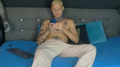 Stiven online show from July 3, 1:39 pm