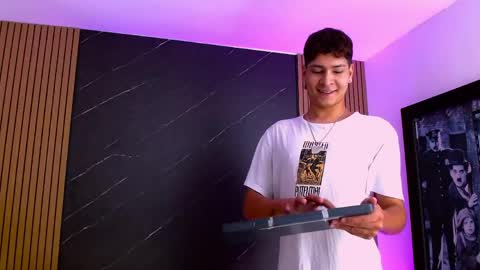 samu online show from April 22, 2:51 am