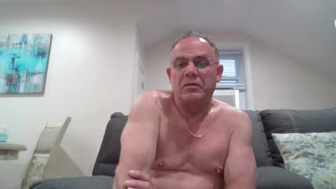 Twopeopleinlove online show from June 18, 9:25 am
