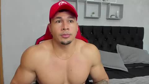 tyler_hank1 online show from June 30, 6:42 pm