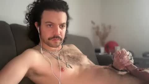 Tyleruzi online show from June 9, 11:06 pm