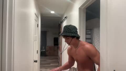 tyy0ung online show from August 8, 5:47 am