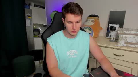 Vincent Strong online show from July 27, 7:54 pm