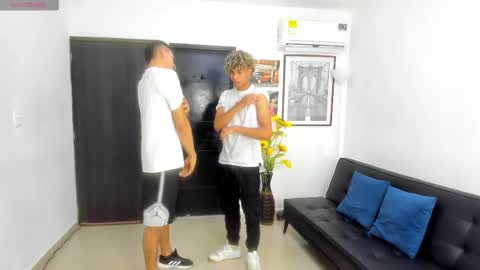 voyeurism_guys online show from March 14, 11:12 pm