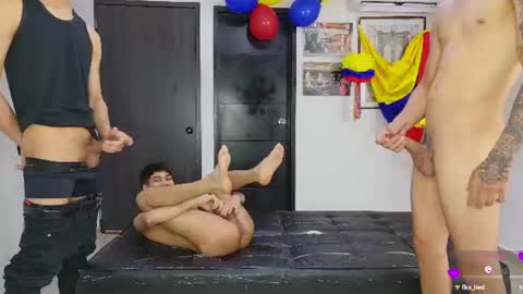 voyeurism_guys online show from June 30, 10:55 pm