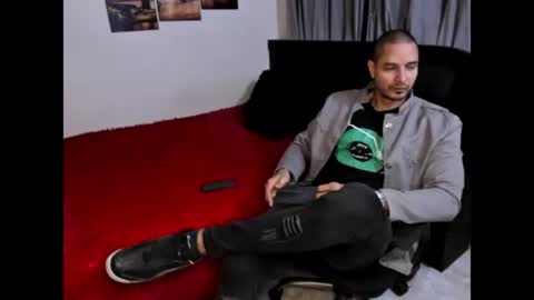 Magnus Dark independent model online show from June 10, 5:31 am