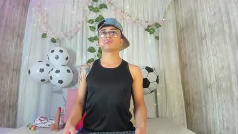 your_kitty_boy online show from June 29, 7:36 pm