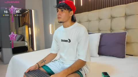 zack23__ online show from June 30, 3:07 am