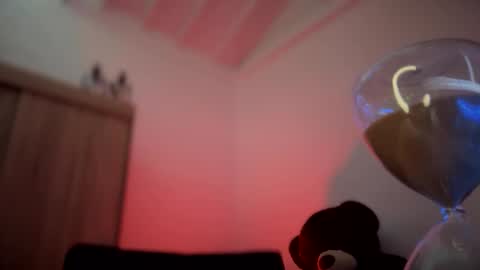 zeus online show from April 24, 3:09 am