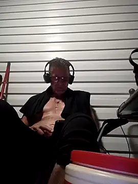 CoordinatedCheese1 online show from July 29, 2:43 am