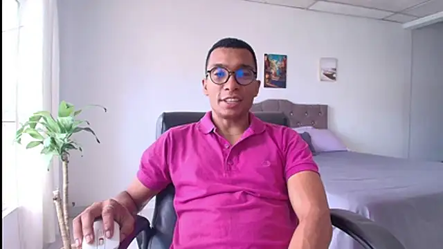 Aaronblack1  online show from July 7, 5:38 pm