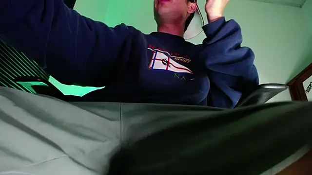zacwatson  online show from July 10, 1:53 am