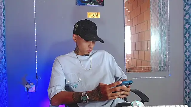 Liam lee online show from July 11, 9:17 pm