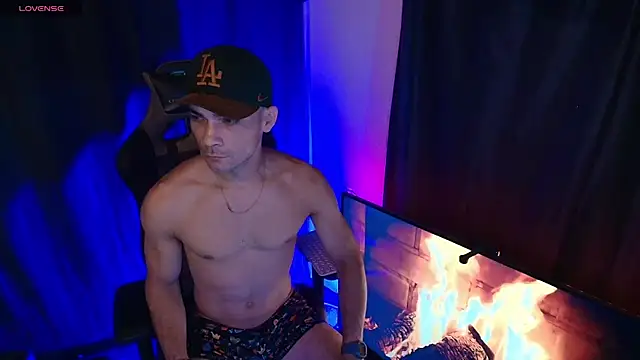 sexyboycolombi4 online show from June 30, 10:44 pm