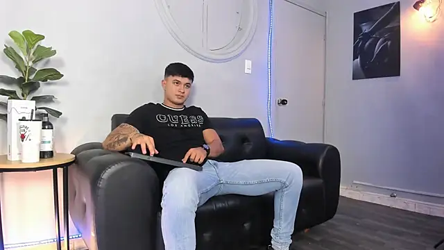 Cristopher strong online show from May 26, 2:02 pm