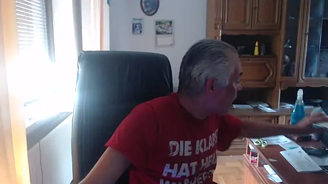 JohnnyD80 online show from June 14, 8:49 am