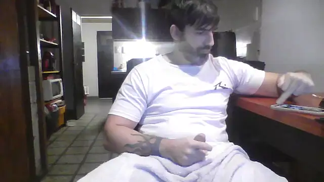 ozzypsico13 online show from June 2, 11:39 pm