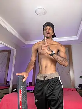 AaronCruz  online show from May 26, 9:11 pm