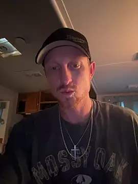 bigred0808 online show from April 19, 1:54 pm