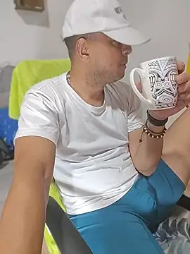 latinmartin73 online show from July 16, 1:12 am