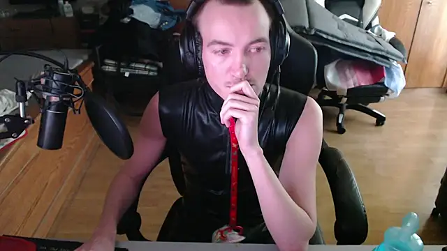 BabyDracoDarkfang online show from May 28, 8:23 am
