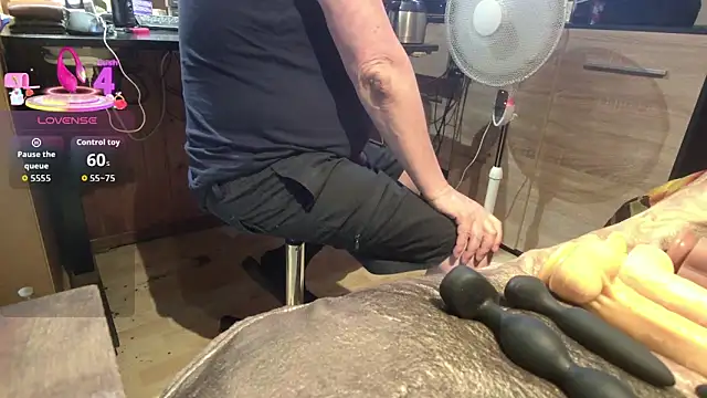 misteryman1956 online show from July 1, 1:12 pm