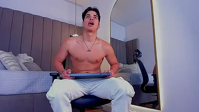 Benjamin More online show from May 5, 3:52 am