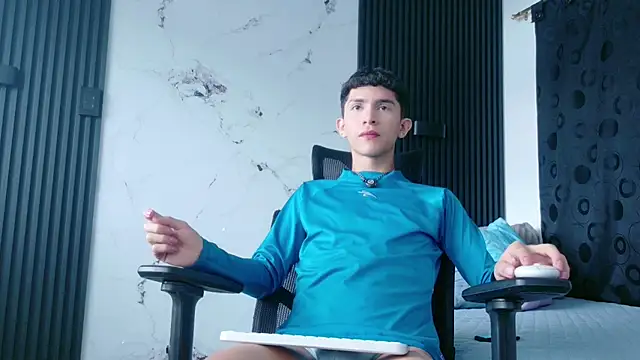 Noah tyler  online show from August 2, 8:07 pm