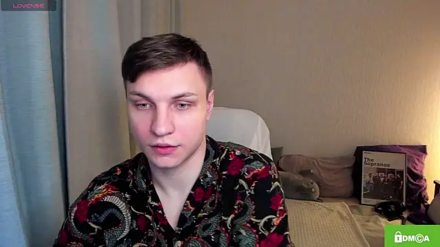 handsome guy01 online show from May 12, 9:34 pm