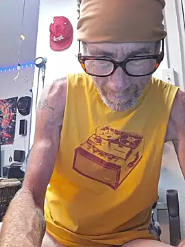 Undercover Pornstar online show from August 4, 5:06 pm